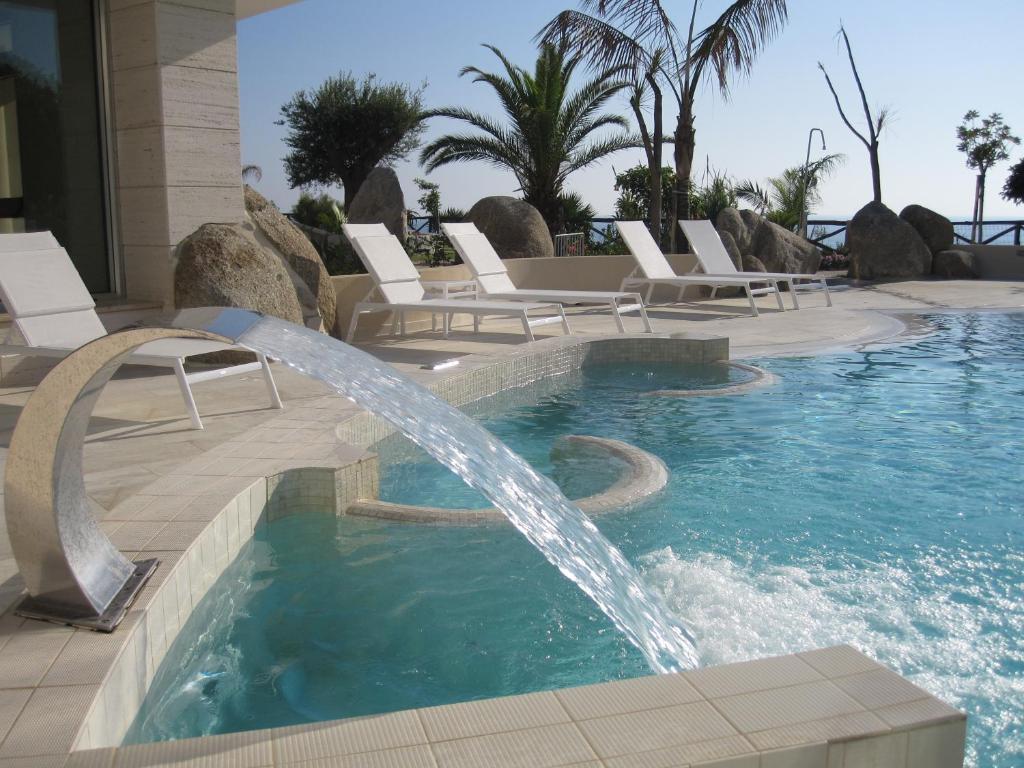 Hotel Villaggio Cala Di Volpe กาโปวาติกาโน ภายนอก รูปภาพ