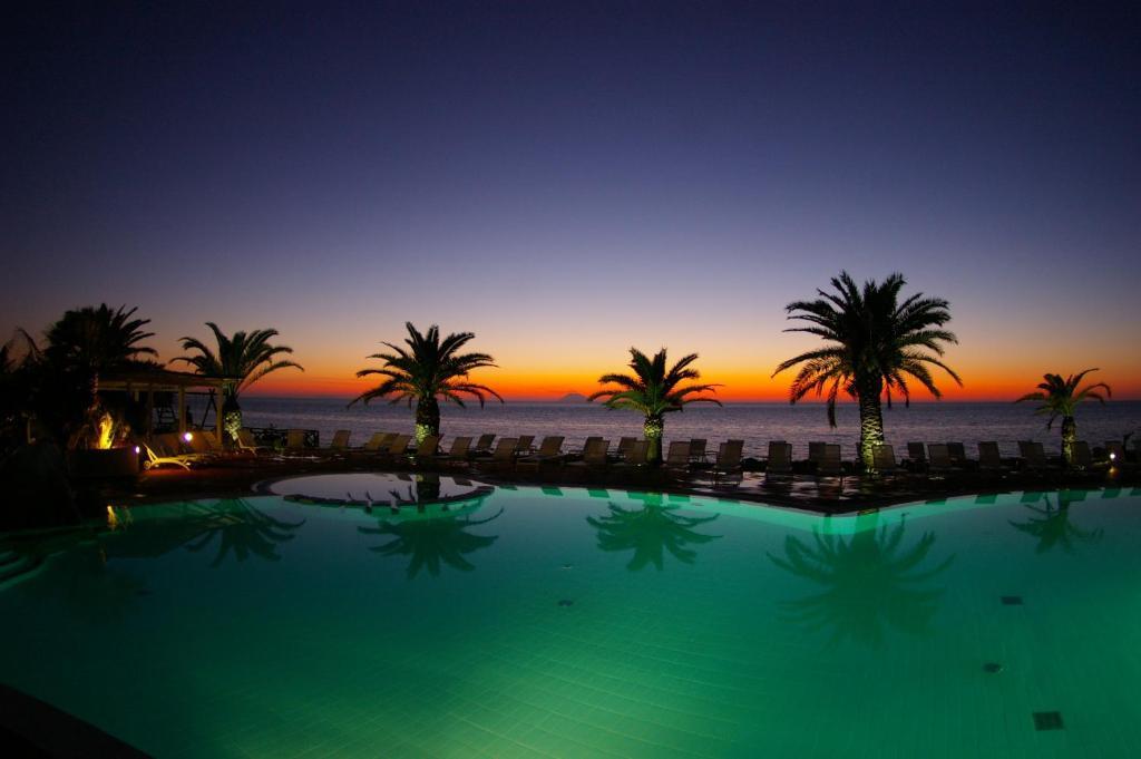 Hotel Villaggio Cala Di Volpe กาโปวาติกาโน ภายนอก รูปภาพ