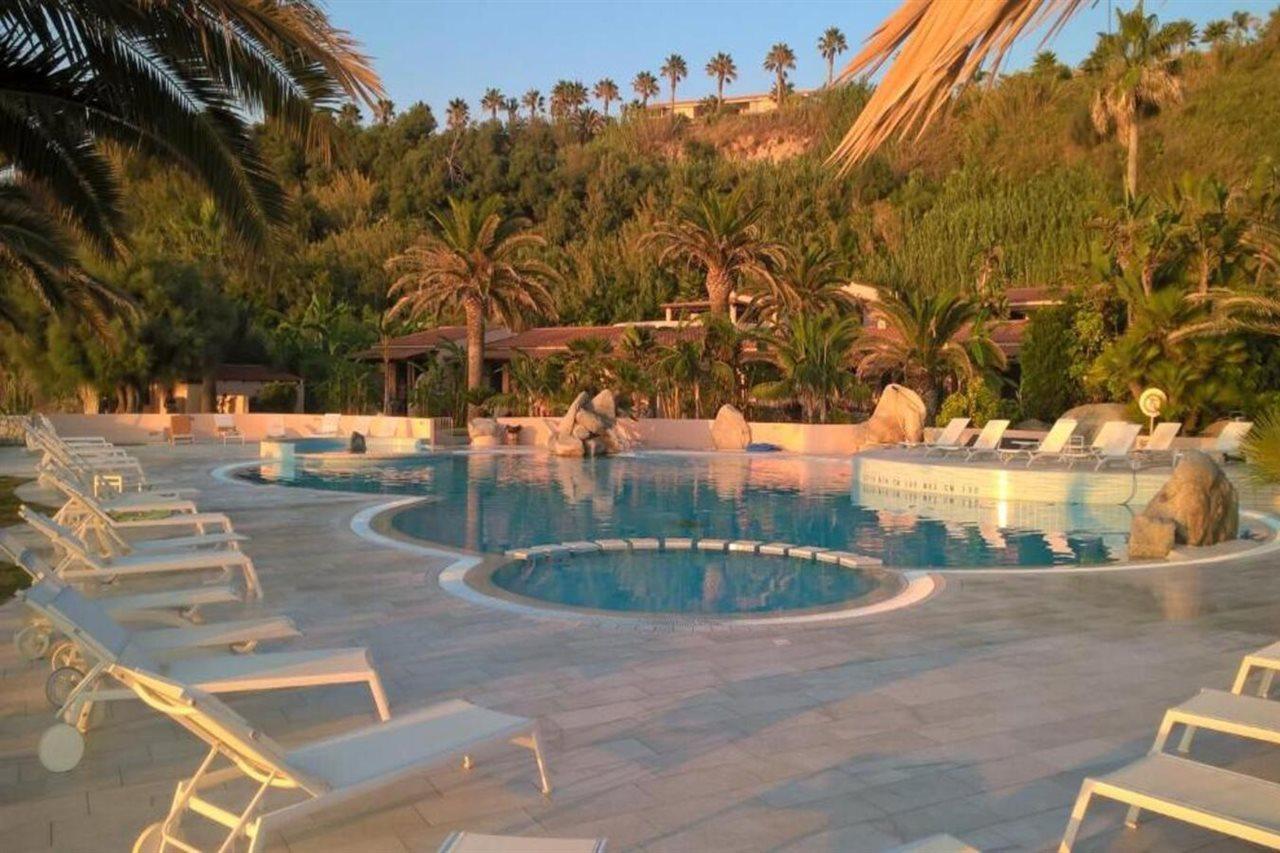 Hotel Villaggio Cala Di Volpe กาโปวาติกาโน ภายนอก รูปภาพ