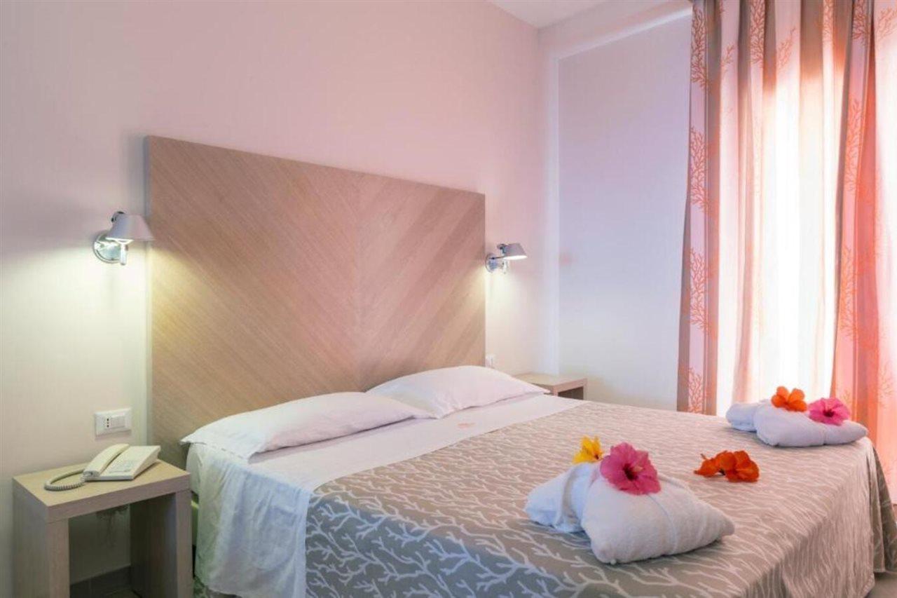 Hotel Villaggio Cala Di Volpe กาโปวาติกาโน ภายนอก รูปภาพ