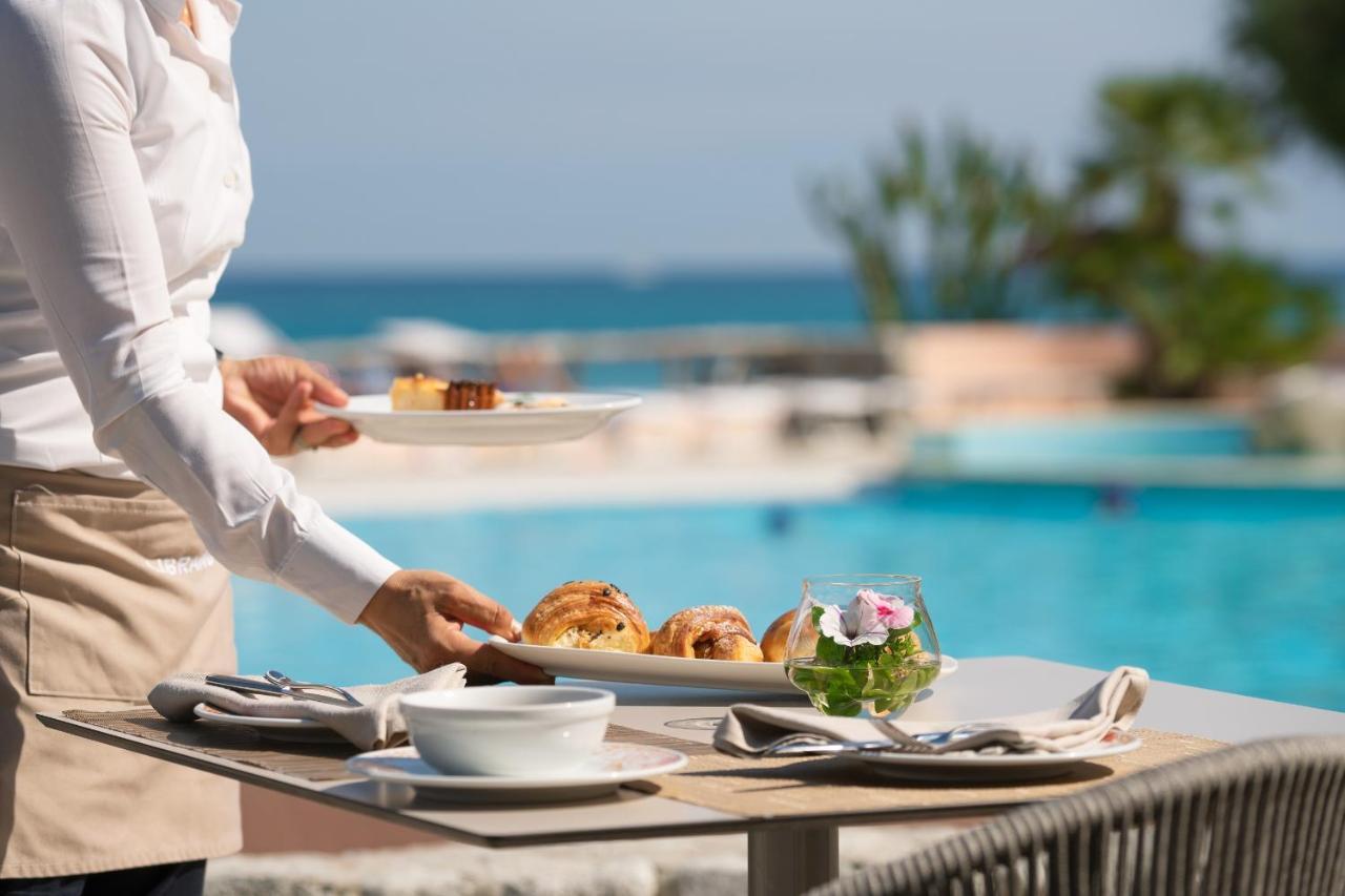 Hotel Villaggio Cala Di Volpe กาโปวาติกาโน ภายนอก รูปภาพ