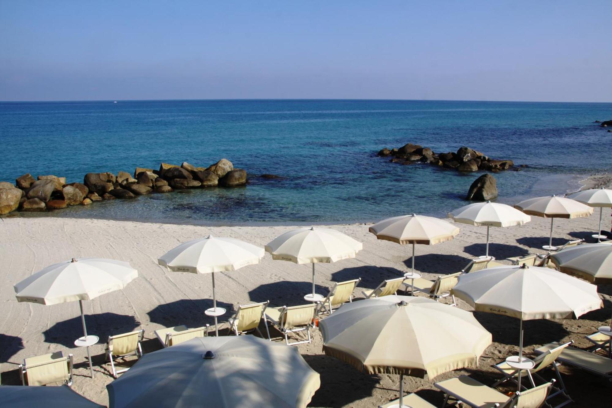 Hotel Villaggio Cala Di Volpe กาโปวาติกาโน ภายนอก รูปภาพ