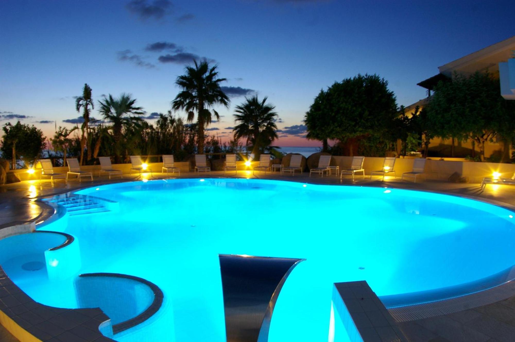 Hotel Villaggio Cala Di Volpe กาโปวาติกาโน ภายนอก รูปภาพ