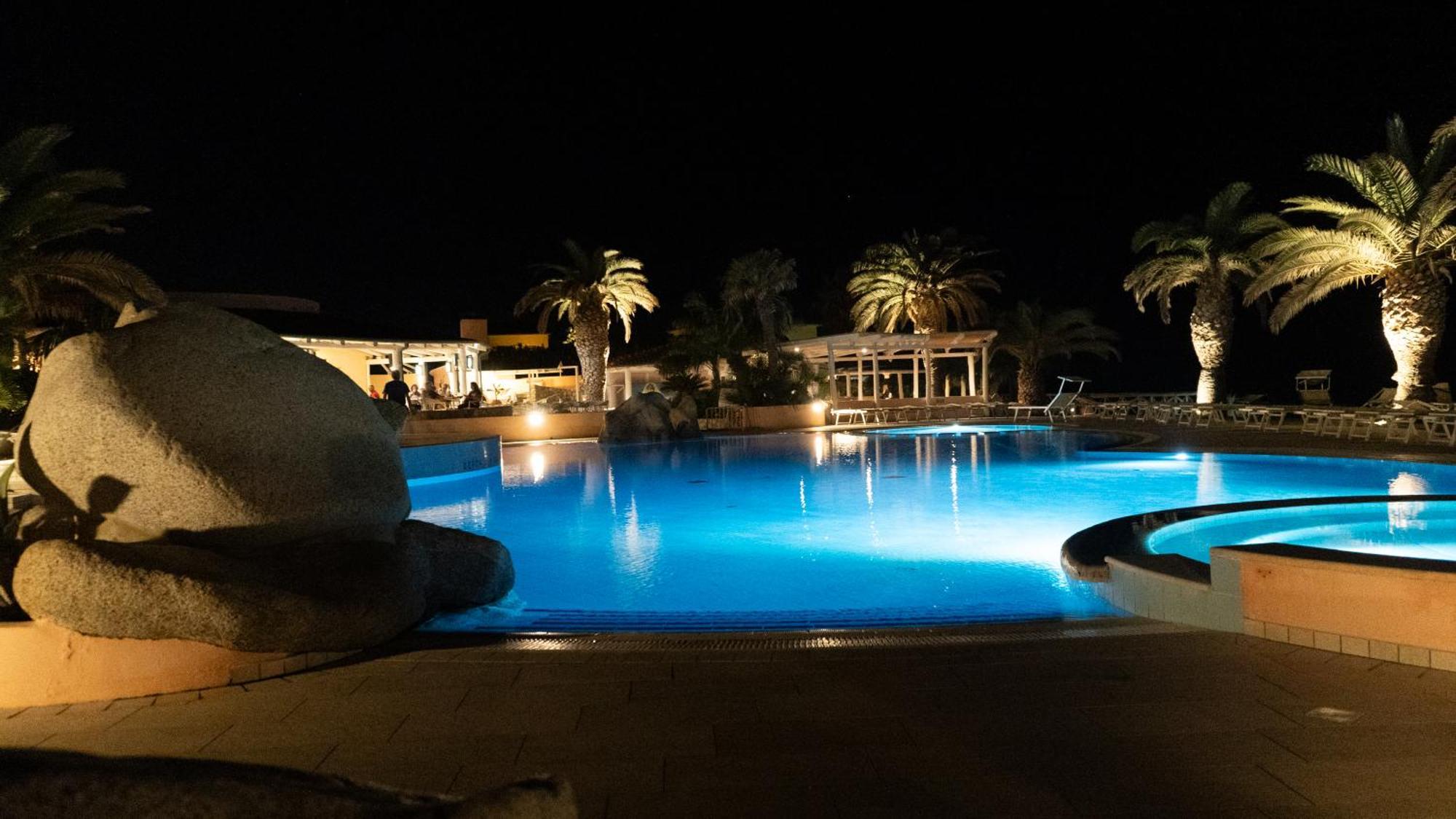 Hotel Villaggio Cala Di Volpe กาโปวาติกาโน ภายนอก รูปภาพ