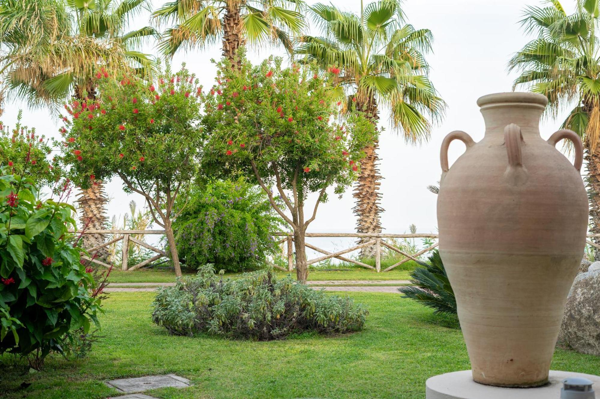 Hotel Villaggio Cala Di Volpe กาโปวาติกาโน ภายนอก รูปภาพ