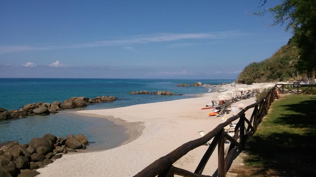 Hotel Villaggio Cala Di Volpe กาโปวาติกาโน ภายนอก รูปภาพ